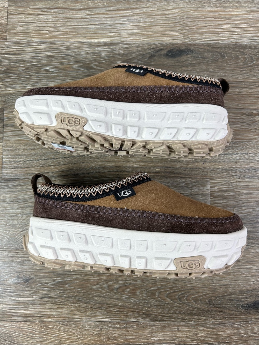 UGG | All-Gender Venture Daze Clog Slip on Platform Shoes New - Picture 9 of 11